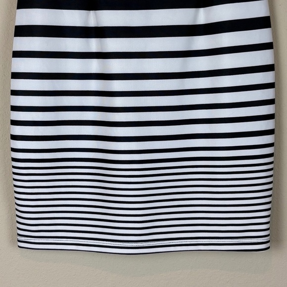 A'Gaci Black/White Striped Mini Skirt with Back Zipper Closure; Size L - Picture 3 of 7